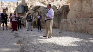 The Kidron valley / Dave talking about the tomb of Absalom and the tomb of Jehoshaphat