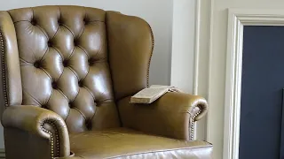 How to paint leather upholstery with Chalk Paint￼.