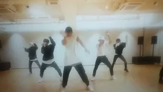 WayV 威神V (Come Back) Dance Practice : but you're the new SM camera guy