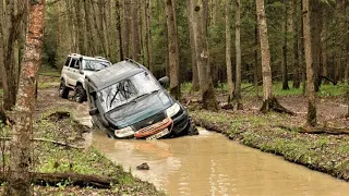 Два Патриота месят грязь offroad Марьинский ручей (р-н аэрпорт Внуково)