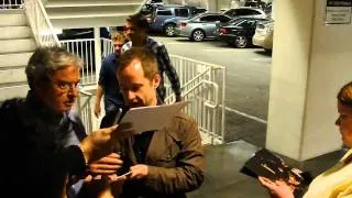 Lord of the Rings star Billy Boyd stops to sign autographs for fans!.MP4