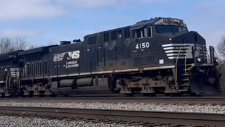 Railfanning in Cincinnati catching foreign power, and #rare patched NS 3988 #trains #norfolksouthern