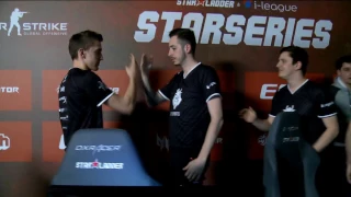 SECRET HANDSHAKE OF FRENCH SUPER TEAM G2