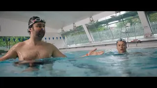 Exklusiver Ausschnitt – Swimming With Men