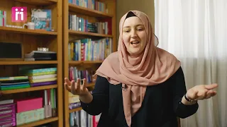 Italian Girl Becomes Muslim, Then 10 Years Later Teaches New Muslim Classes To Others!