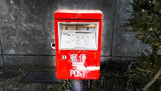 Briefkästen in Japan sind rot und NICHT für Müll