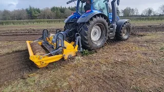 Valtra T235 with MeriCrusher mulching trees