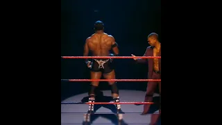 Бобби Лэшли позирует - Плечо как голова - WWE приколы