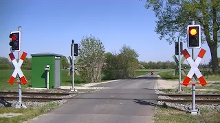 Spoorwegovergang Isterberg (D) // Railroad crossing // Bahnübergang