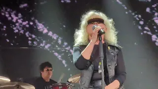 Blondie "One Way or Another" live at Coachella 4/31/2023