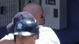 TOR@NYY: Fan throws home run ball back, hits Gardner