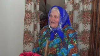 Ей 90 лет, а она поет веселую песню! Один раз в год ты трезвый был