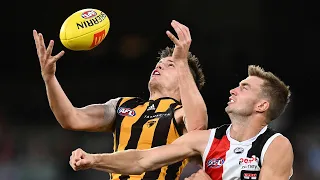 Mitch Lewis takes one of the marks of the year | Round 4, 2022