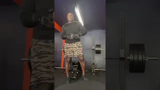 Shannon Sharpe Bench Presses 405 & Is Getting Stronger