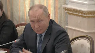 Владимир Путин: Россия думает над выходом из зерновой сделки