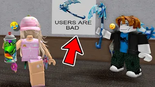 SPRAYING Players GODLIES in Roblox Murder Mystery 2..