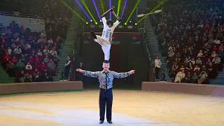PHENOMENAL! This CHIMPANZEE was APPLAUDED by the entire hall of the Almaty Circus!