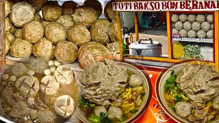 KACAUU !!!! SEGEROBAK PENUH BAKSO BOM !!!!! SATU MANGKOK FULL SAMPE GAMUAT !!! SEHARI BISA 50 PORSI