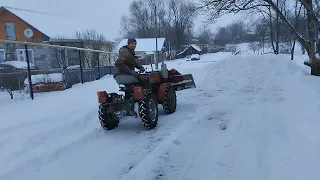 чистка снега Чешским минитрактором