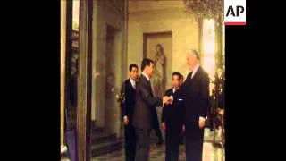 SYND 10/3/70 CAMBODIAN CHIEF OF STATE PRINCE SIHANOUK MEETS FRENCH PRESIDENT POMPIDOU AT THE ELYSEE