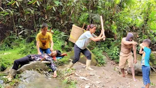 68 Days Living in the Forest: Attacked by Bad Guys - Saving People in Danger in the Forest