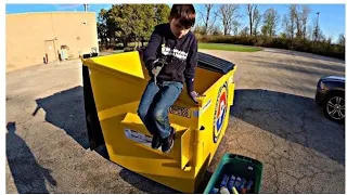 DUMPSTER DIVING - DOLLAR GENERAL LEFT US FREE SNACKS!