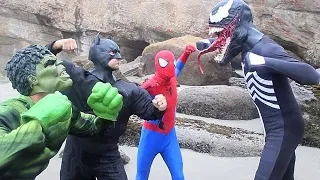 Hulk vs Venom vs Spiderman vs Batman Tropical Island Superhero Battle In Real Life!