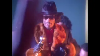 Snoop Dogg, Tha Dogg Pound, The Dramatics - Doggy Dogg World (Dirty/Explicit Official Music Video)