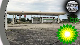 Exploring Inside Abandoned BP Gas Station Car Wash