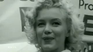 Marilyn Monroe 1952 "Monkey Business" Parade - On The Top