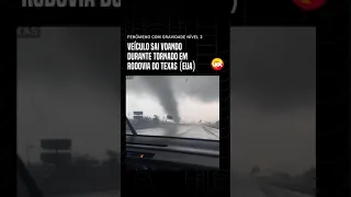 Veículo sai voando durante tornado em rodovia nos EUA #shorts