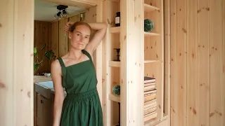 I made tiny bookshelf nooks in my doorway (Story 61)