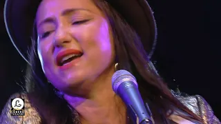 KT Tunstall - Lobero Theatre 2020 - 07 -  Black Horse and the Cherry Tree