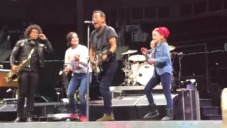 mother daughter dancing in the dark with bruce springsteen Kansas city