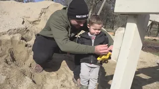 Northern California residents prepare for upcoming flooding with sandbags