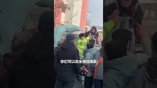 天津交警當街霸氣喊話街邊上搶菜市民：沒有必要搶菜，不傳謠、不信謠、不造謠，要相信國家！