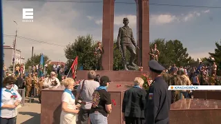 В Красноярске в день ВДВ возложили цветы к памятнику воинам-интернационалистам