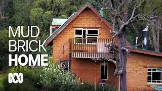 This mud brick home was built by a community of volunteers and an off-grid economy | ABC Australia