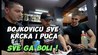 Bojkovicu sve krcka i puca, sve ga boli !!!