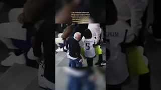 GRAN GESTO DE VINICIUS CON UNA FANS