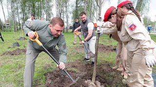 Алексей Дюмин принял участие в общеобластном субботнике