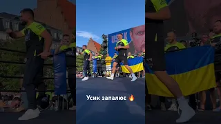 Усик запалює на відкритому тренуванні 🔥