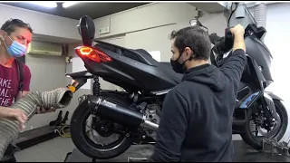 installing AKRAPOVIC on YAMAHA XMAX 300