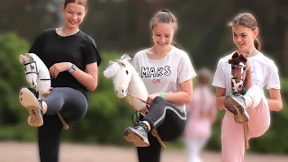 Езда на воображаемой лошади. Чемпионат по хоббихорсингу прошел в Москве