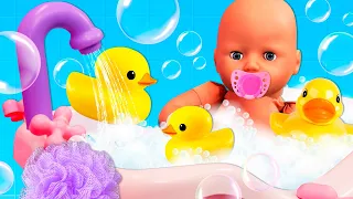 Baby Annabell doll changing & Baby bottle for baby doll. Baby doll evening routine with bathtub.