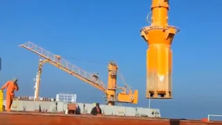 NEURO pneumatic unloader in action. Unloading corn grain. Выгрузка кукурузы из балкера-панамакса.