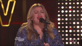 Kelly Clarkson Sings "If You Don't Know Me By Now" By Simply Red Live Concert Performance Oct. 2022