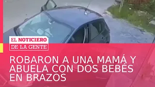 MADRE e HIJA con bebés en brazos en PELIGRO