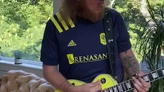 John Osborne of Brothers Osborne Performs the Gibson Guitar Riff | Nashville SC