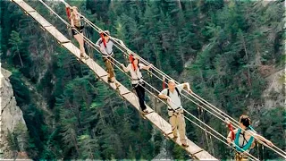 Esses 5 AMIGOS não Faziam IDEIA de que ATRAVESSAR essa Ponte Seria a PIOR Decisão de suas Vidas